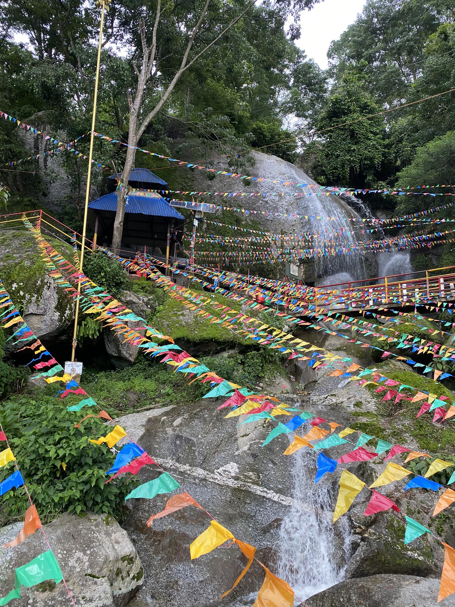 आन्तरिक पर्यटकको गन्तव्य बन्दै वौडेश्वर झरना       